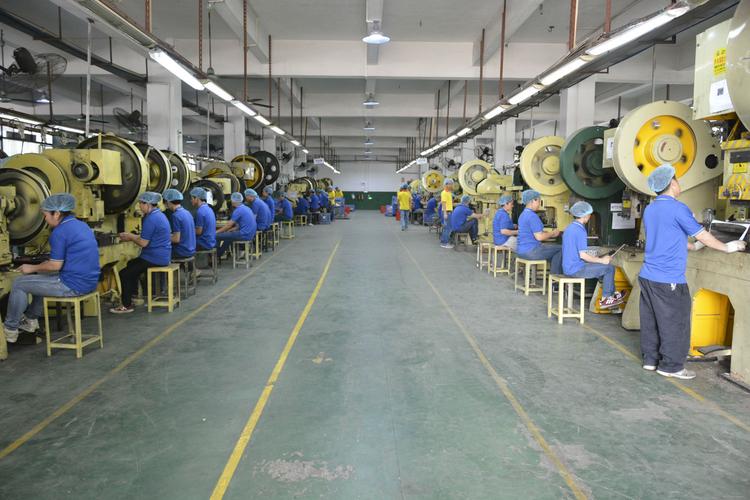 重庆博新制罐是属于广州博新金属制品的三个生产工厂